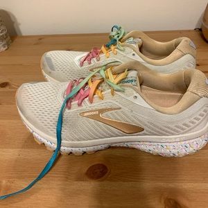Brooks Ghost running shoes Size 8